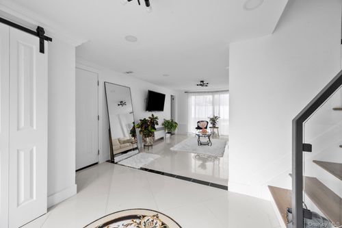 495 Russell St, North Baldwin, NY, 11510-1646 | Card Image