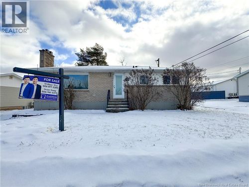 332 Kendra St, Moncton, NB, E1C4K4 | Card Image