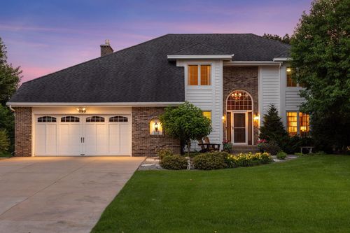 895 Mendakota Ct, Mendota Heights, MN, 55120-1336 | Card Image