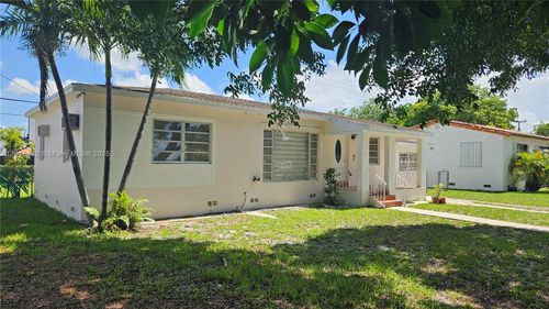 130 W 60th St, Hialeah, FL, 33012-2631 | Card Image