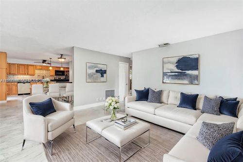 735 Ne 38th St, Oakland Park, FL, 33334-2929 | Card Image