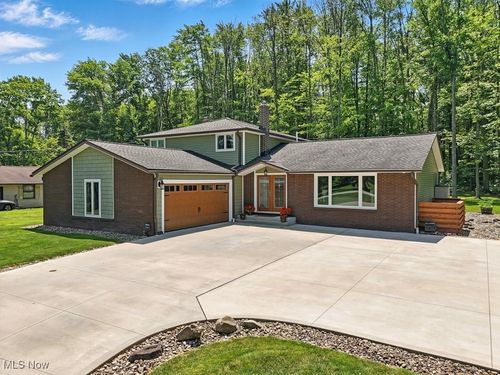35260 Martin Rd, Willoughby Hills, OH, 44094-8310 | Card Image