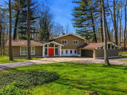 6055 Deepwood Drive, Chagrin Falls, OH, 44022 | Card Image