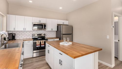 2-2746 W Pima St, Phoenix, AZ, 85009-6370 | Card Image