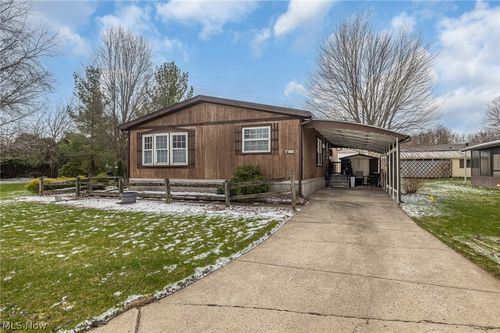 63 Parkway Dr, Olmsted Twp, OH, 44138-2988 | Card Image