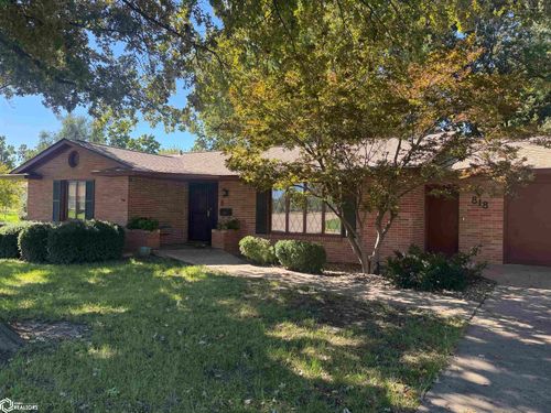 818 S 17th St, Centerville, IA, 52544-2504 | Card Image