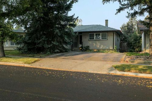 1120 11 Street S, Lethbridge, AB, T1K1P8 | Card Image