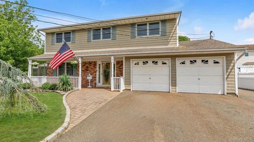 7 Freedom Court, Babylon, NY, 11702 | Card Image