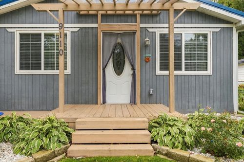 9110 Island Dr, Clay, MI, 48001-4409 | Card Image