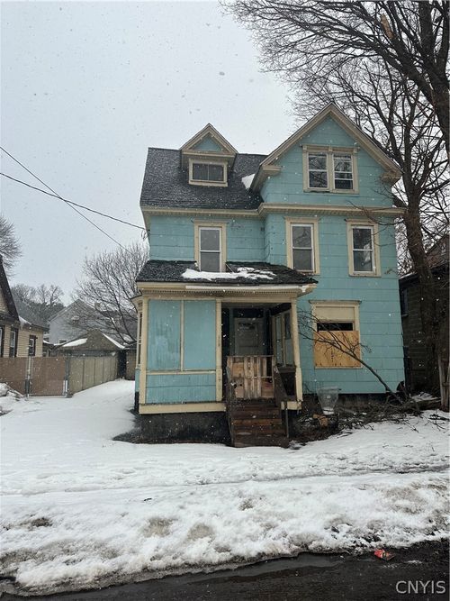 653 E Division St, Syracuse, NY, 13208-2739 | Card Image