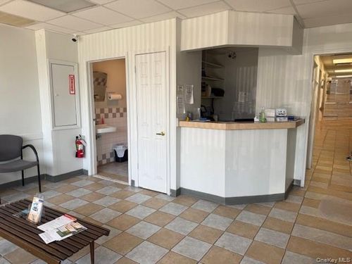 789 W Merrick Rd, Valley Stream, NY, 11580-4828 | Card Image