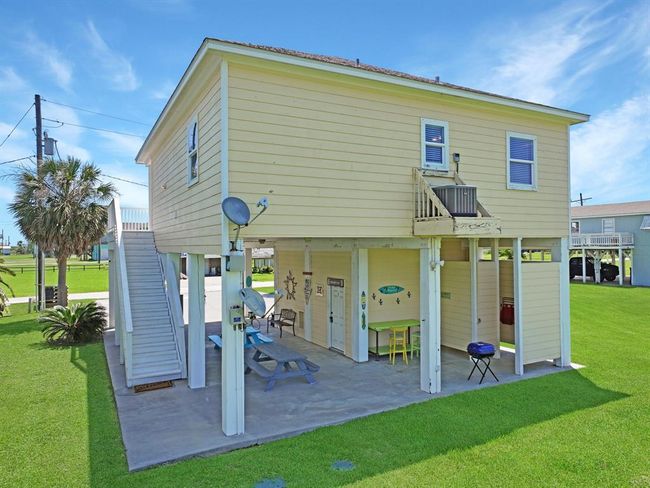 933 Westview, House other with 2 bedrooms, 2 bathrooms and 1 parking in Crystal Beach TX | Image 17