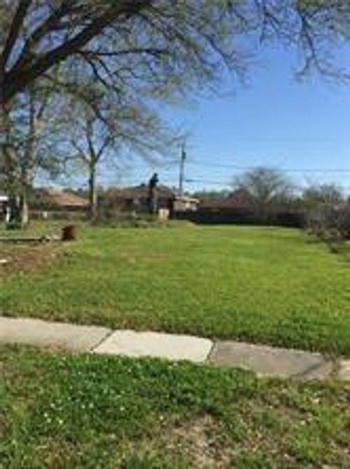 2225 Riverbend Dr, Violet, LA, 70092-3405 | Card Image