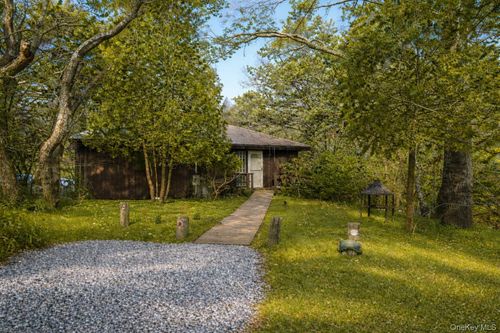 21 Hillside Rd, Southampton, NY, 11968-3731 | Card Image