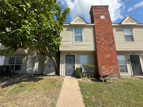 9447 Olde Towne Row, Dallas, TX, 75227-8161 | Card Image