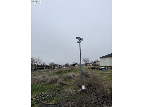 1605 Hayes St, Umatilla, OR, 97882-6237 | Card Image