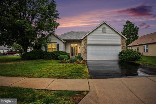 546 Bent Oak Dr, Mount Joy, PA, 17552-3142 | Card Image
