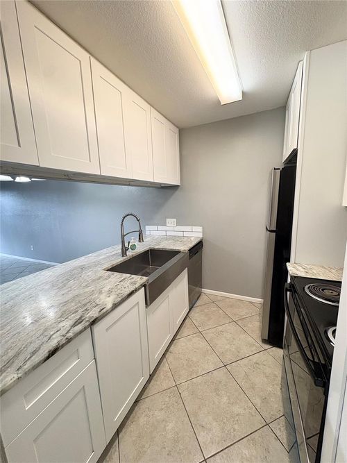 13-3015 Walnut Bend Lane, Houston, TX, 77042 | Card Image