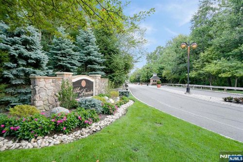 1202 Pointe Gate Dr, Livingston, NJ, 07039-1728 | Card Image