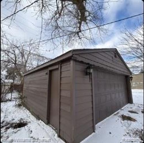 21415 Woodside Ave, Ferndale, MI, 48220-2276 | Card Image