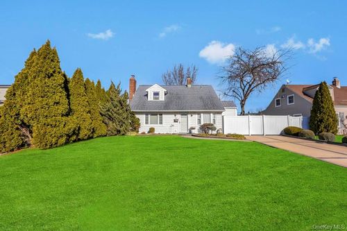 23 Haven Ln, Levittown, NY, 11756-1030 | Card Image