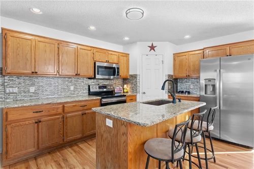 521 Sw Lakeview Dr, Grain Valley, MO, 64029-9662 | Card Image