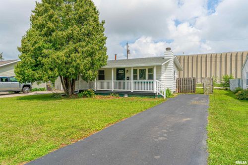 320 Welch Dr, Lincoln, IL, 62656-3237 | Card Image