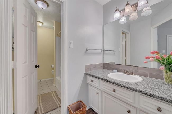 Vanity off bathroom | Image 31