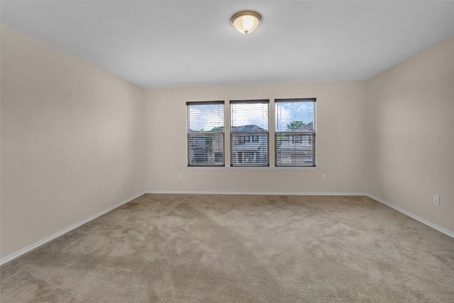 Unfurnished room with carpet floors and baseboards | Image 18