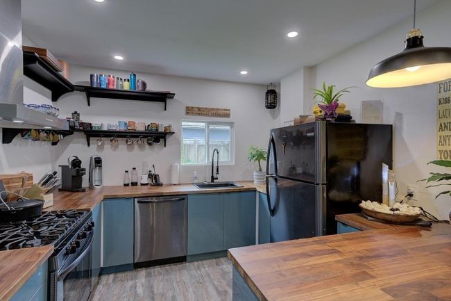 12033 261 St, House other with 4 bedrooms, 3 bathrooms and 8 parking in Maple Ridge BC | Image 27
