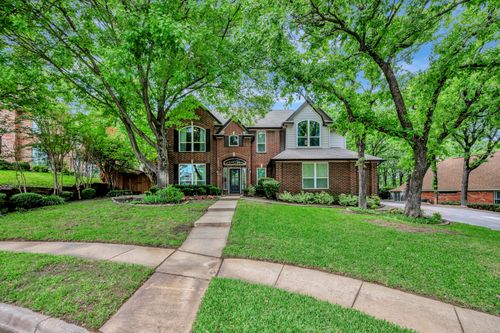 8555 Shadybrooke Ct, North Richland Hills, TX, 76182-8330 | Card Image