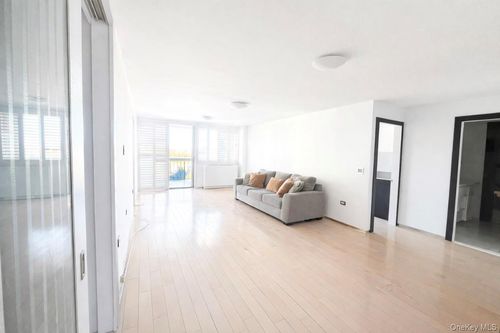 apt-10v-2 Bay Club Dr, Bayside, NY, 11360-2926 | Card Image