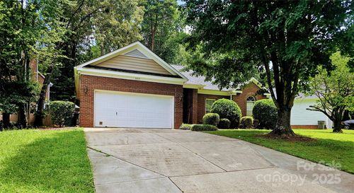 5915 Carriage Oaks Dr, Charlotte, NC, 28262-3242 | Card Image