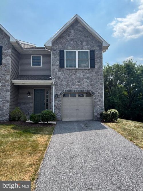 332 Melbourne Ln, MECHANICSBURG, PA, 17055-6675 | Card Image
