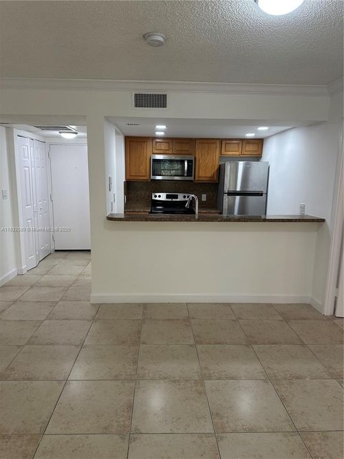 apt-339-8100 Geneva Ct, Doral, FL, 33166-4657 | Card Image