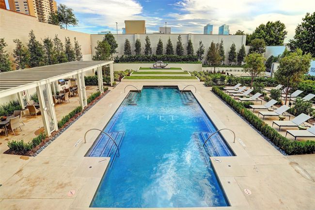 The River Oaks Condominiums is situated on 3 acres of land, allowing for an immense pool, outdoor dining areas, outdoor grilling areas, and a firepit. It would be a challenge to find a better spot in Houston that rivals this outdoor living. | Image 30
