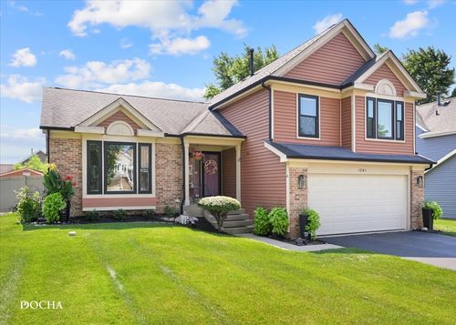 1741 Somerfield Ln, Crystal Lake, IL, 60014-2042 | Card Image