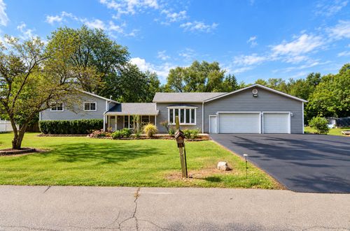 5N712 Garden Ave, Roselle, IL, 60172-3304 | Card Image