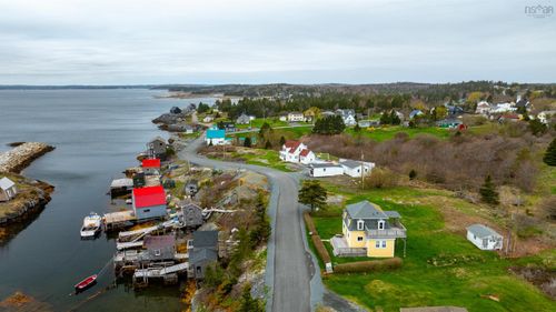 125 The Point Rd, Blue Rocks, NS, B0J2C0 | Card Image