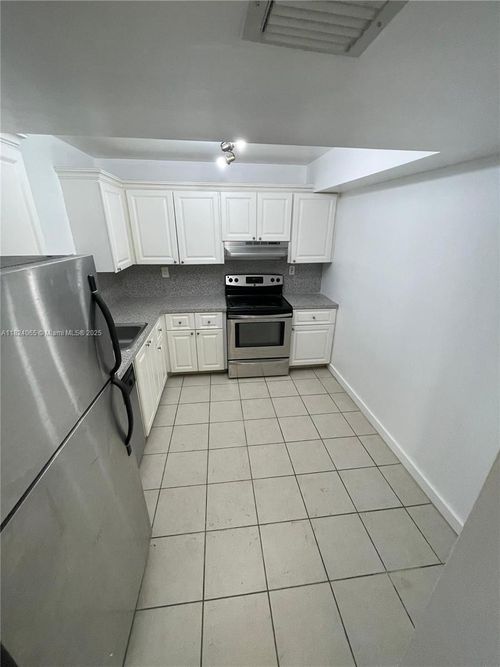 apt-209-711 N Pine Island Rd, Plantation, FL, 33324-1318 | Card Image