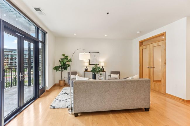 6-web-or-mls-W Lake St 305-S0709-006.jpg | Image 4
