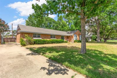 Ranch-style home featuring a front yard | Image 2