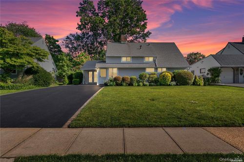 64 Arrow Ln, Hicksville, NY, 11801-4414 | Card Image