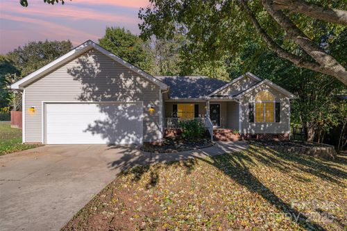 605 Beavers Cove Ln Nw, Concord, NC, 28027-8323 | Card Image