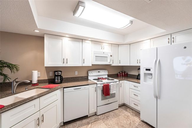 KITCHEN | Image 16