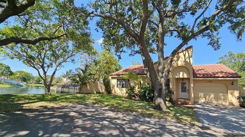 2840 Begonia Way, Hollywood, FL, 33026-3613 | Card Image