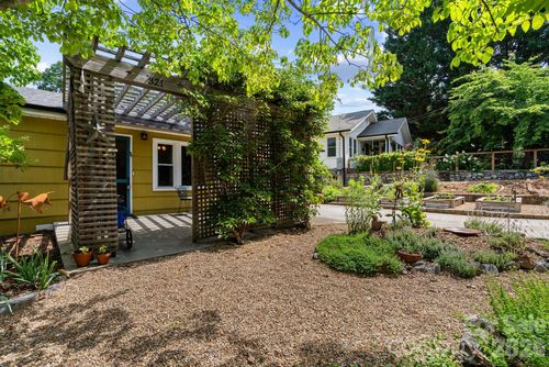 321 Sulphur Springs Rd, Asheville, NC, 28806-2518 | Card Image