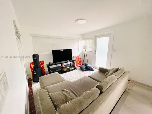 0-3010 Nw 1st Ave, Miami, FL, 33127-3702 | Card Image