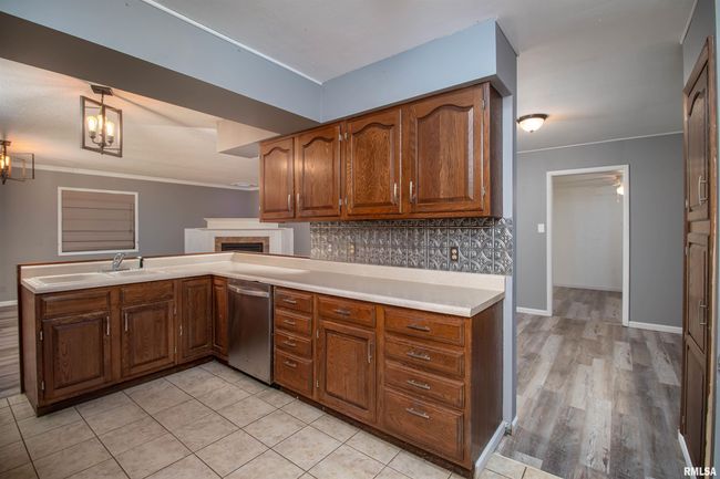532 Meadowview Dr, House other with 4 bedrooms, 2 bathrooms and null parking in Clinton IA | Image 12