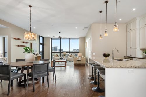 512-250 W Spring St, Columbus, OH, 43215-2411 | Card Image